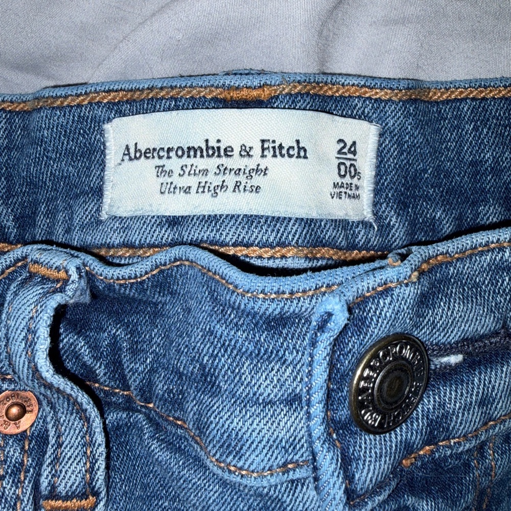 Abercrombie & Fitch Slim Straight Ultra High Rise Jeans - Light Blue